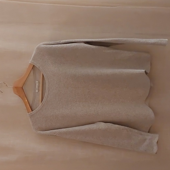 Light grey pull-over - Picture 2 of 4